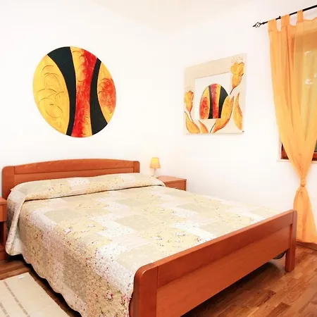 With A Parking Space Bol, Brac - 5640